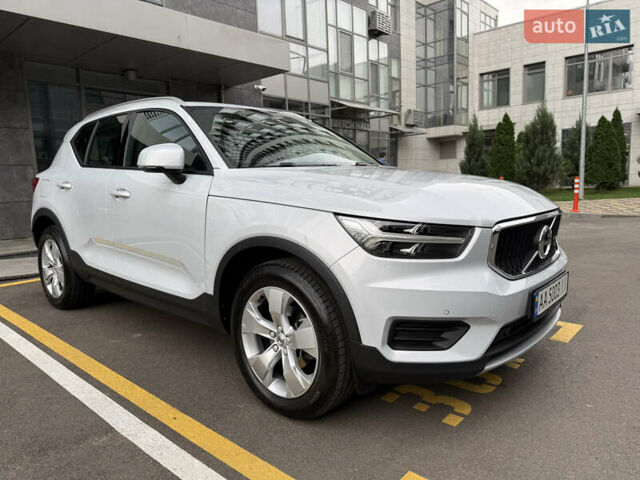 Серый Вольво XC40, объемом двигателя 1.48 л и пробегом 50 тыс. км за 33500 $, фото 2 на Automoto.ua