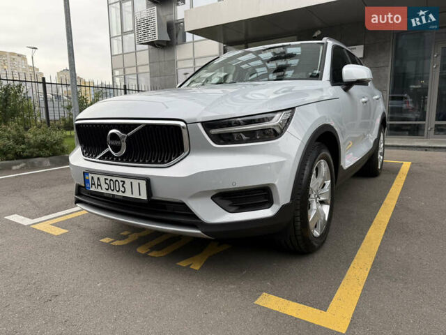 Серый Вольво XC40, объемом двигателя 1.48 л и пробегом 50 тыс. км за 33500 $, фото 1 на Automoto.ua