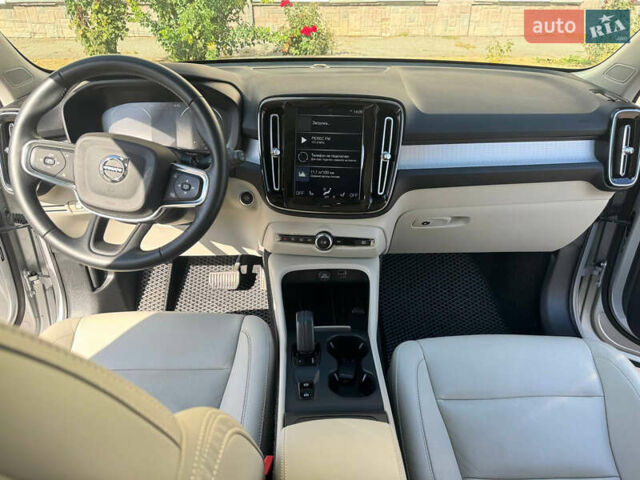 Серый Вольво XC40, объемом двигателя 1.97 л и пробегом 49 тыс. км за 24000 $, фото 10 на Automoto.ua