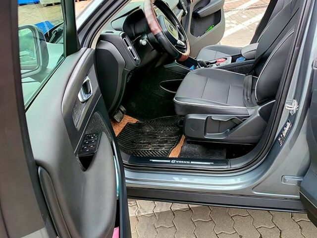 Сірий Вольво XC40, об'ємом двигуна 2 л та пробігом 281 тис. км за 24600 $, фото 8 на Automoto.ua