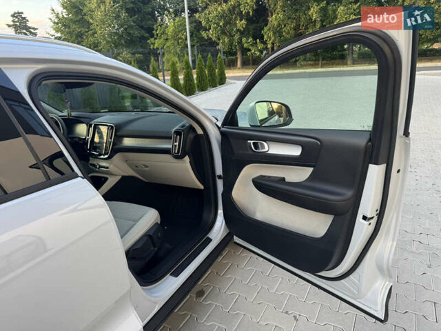 Сірий Вольво XC40, об'ємом двигуна 1.97 л та пробігом 93 тис. км за 22000 $, фото 25 на Automoto.ua