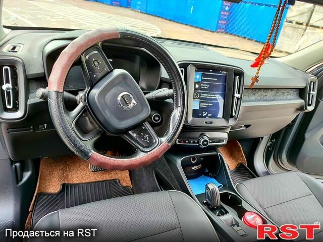 Сірий Вольво XC40, об'ємом двигуна 2 л та пробігом 281 тис. км за 24600 $, фото 9 на Automoto.ua