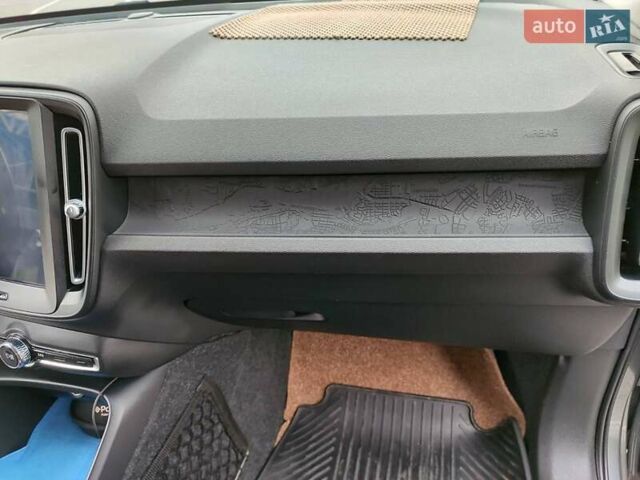 Сірий Вольво XC40, об'ємом двигуна 1.97 л та пробігом 281 тис. км за 24600 $, фото 20 на Automoto.ua