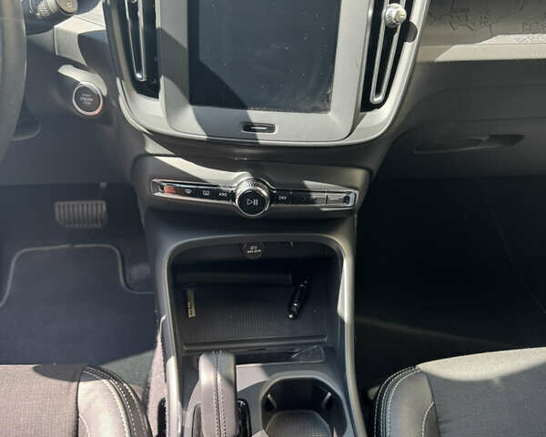 Сірий Вольво XC40, об'ємом двигуна 2 л та пробігом 46 тис. км за 30900 $, фото 6 на Automoto.ua
