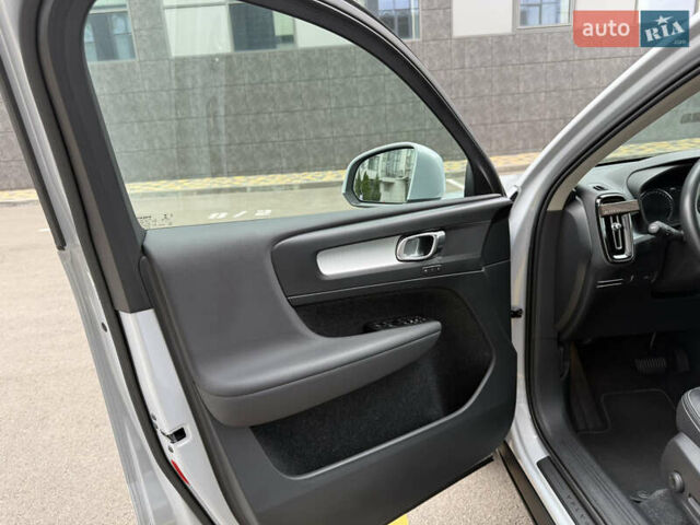 Серый Вольво XC40, объемом двигателя 1.48 л и пробегом 50 тыс. км за 33500 $, фото 16 на Automoto.ua