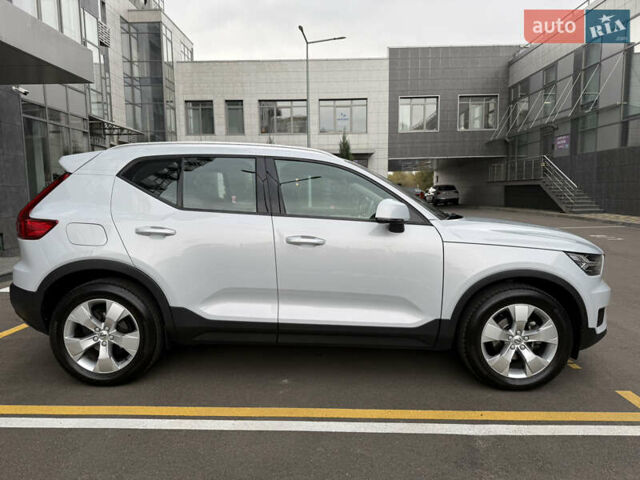 Серый Вольво XC40, объемом двигателя 1.48 л и пробегом 50 тыс. км за 33500 $, фото 3 на Automoto.ua