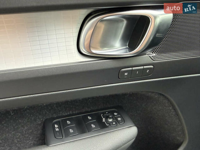 Серый Вольво XC40, объемом двигателя 1.48 л и пробегом 50 тыс. км за 33500 $, фото 17 на Automoto.ua