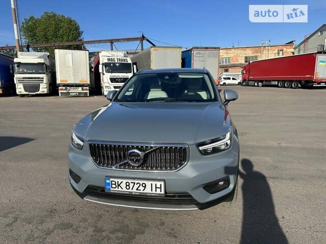 Серый Вольво XC40, объемом двигателя 1.97 л и пробегом 26 тыс. км за 27200 $, фото 1 на Automoto.ua