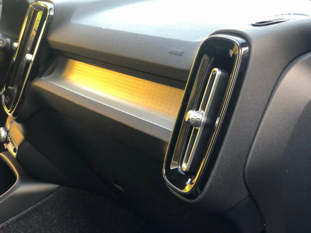 Серый Вольво XC40, объемом двигателя 2 л и пробегом 34 тыс. км за 29900 $, фото 68 на Automoto.ua