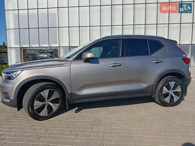 Серый Вольво XC40, объемом двигателя 1.97 л и пробегом 61 тыс. км за 35700 $, фото 4 на Automoto.ua