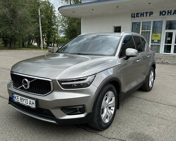 Серый Вольво XC40, объемом двигателя 1.97 л и пробегом 132 тыс. км за 30000 $, фото 2 на Automoto.ua