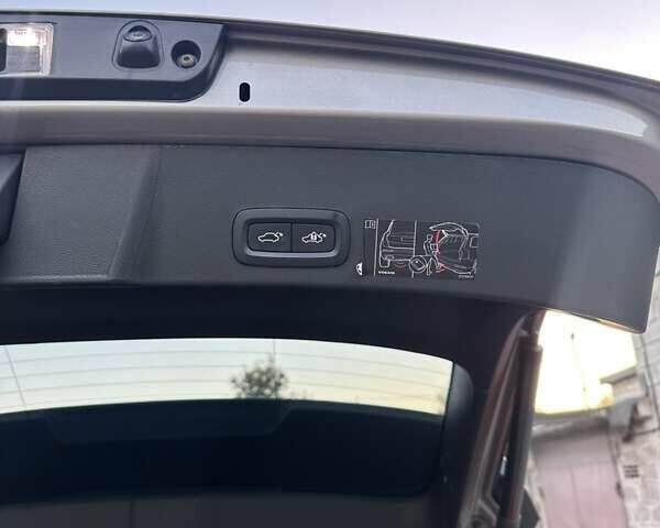 Серый Вольво XC40, объемом двигателя 1.97 л и пробегом 133 тыс. км за 28700 $, фото 10 на Automoto.ua