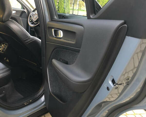 Серый Вольво XC40, объемом двигателя 2 л и пробегом 34 тыс. км за 29900 $, фото 89 на Automoto.ua