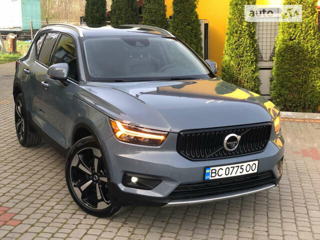Серый Вольво XC40, объемом двигателя 2 л и пробегом 34 тыс. км за 32900 $, фото 2 на Automoto.ua