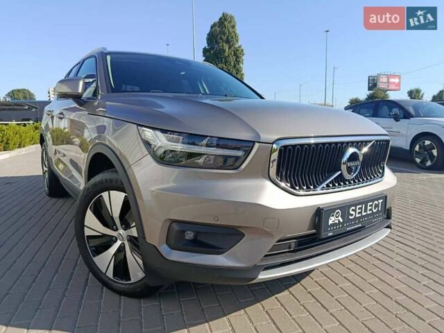Серый Вольво XC40, объемом двигателя 1.97 л и пробегом 61 тыс. км за 35700 $, фото 1 на Automoto.ua