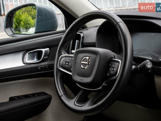 Серый Вольво XC40, объемом двигателя 1.97 л и пробегом 59 тыс. км за 27700 $, фото 62 на Automoto.ua