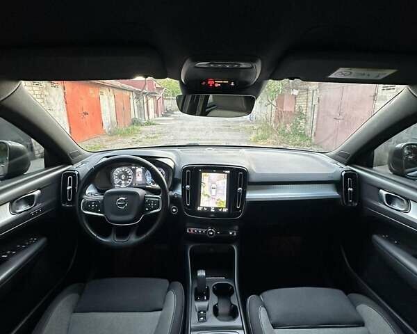 Серый Вольво XC40, объемом двигателя 1.97 л и пробегом 133 тыс. км за 28700 $, фото 17 на Automoto.ua