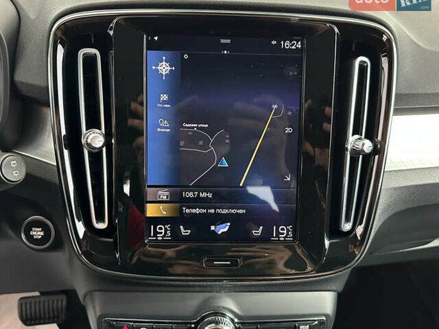 Серый Вольво XC40, объемом двигателя 1.97 л и пробегом 194 тыс. км за 24850 $, фото 25 на Automoto.ua