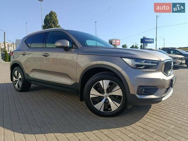 Серый Вольво XC40, объемом двигателя 1.97 л и пробегом 61 тыс. км за 35700 $, фото 2 на Automoto.ua