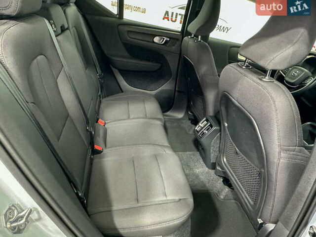Серый Вольво XC40, объемом двигателя 1.97 л и пробегом 194 тыс. км за 24850 $, фото 9 на Automoto.ua