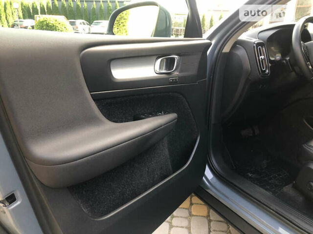 Серый Вольво XC40, объемом двигателя 2 л и пробегом 34 тыс. км за 29900 $, фото 83 на Automoto.ua