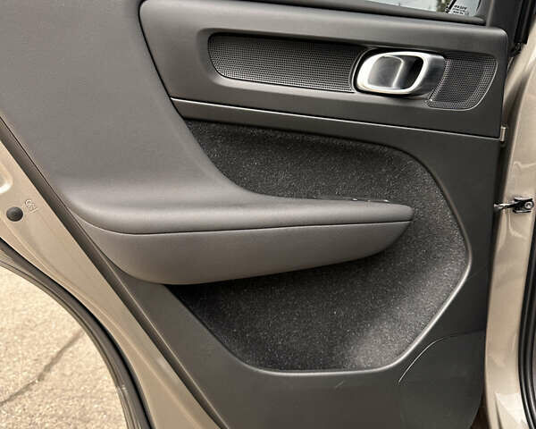 Серый Вольво XC40, объемом двигателя 1.97 л и пробегом 132 тыс. км за 30000 $, фото 19 на Automoto.ua