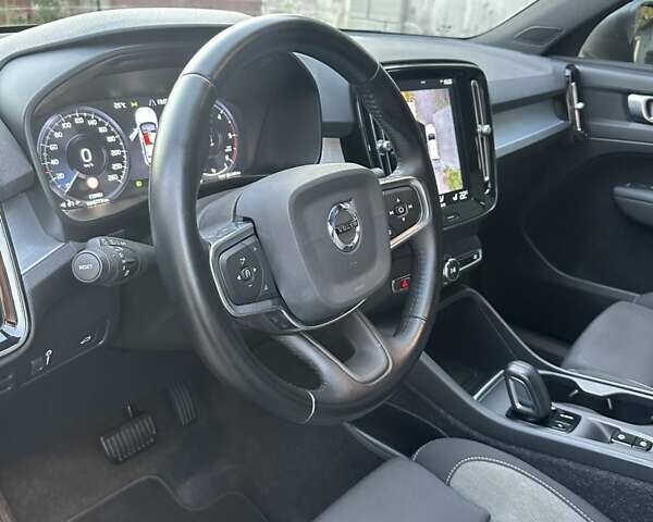 Серый Вольво XC40, объемом двигателя 1.97 л и пробегом 133 тыс. км за 28700 $, фото 5 на Automoto.ua