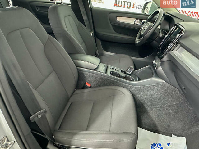 Серый Вольво XC40, объемом двигателя 1.97 л и пробегом 194 тыс. км за 24850 $, фото 7 на Automoto.ua