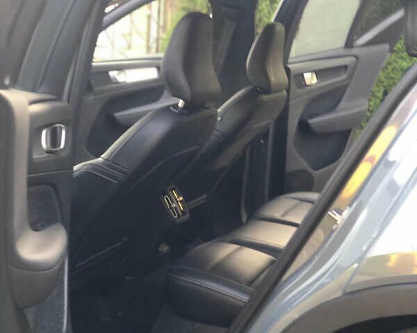 Серый Вольво XC40, объемом двигателя 2 л и пробегом 34 тыс. км за 29900 $, фото 90 на Automoto.ua