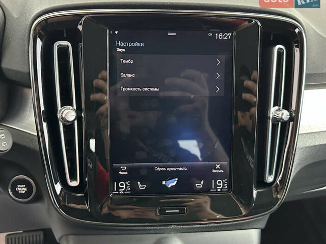 Серый Вольво XC40, объемом двигателя 1.97 л и пробегом 194 тыс. км за 24850 $, фото 34 на Automoto.ua