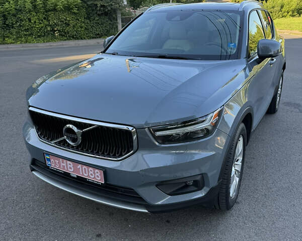 Сірий Вольво XC40, об'ємом двигуна 2 л та пробігом 65 тис. км за 20500 $, фото 2 на Automoto.ua