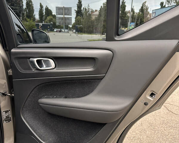 Серый Вольво XC40, объемом двигателя 1.97 л и пробегом 132 тыс. км за 30000 $, фото 23 на Automoto.ua