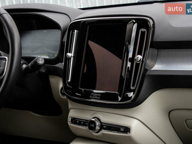 Серый Вольво XC40, объемом двигателя 1.97 л и пробегом 59 тыс. км за 27700 $, фото 61 на Automoto.ua