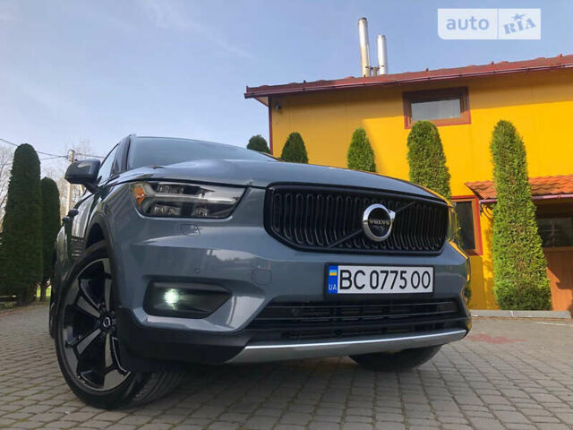 Серый Вольво XC40, объемом двигателя 2 л и пробегом 34 тыс. км за 32900 $, фото 4 на Automoto.ua