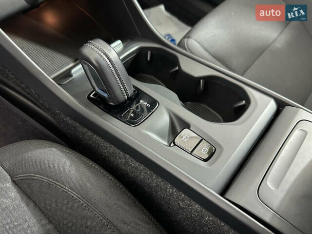 Серый Вольво XC40, объемом двигателя 1.97 л и пробегом 194 тыс. км за 24850 $, фото 37 на Automoto.ua