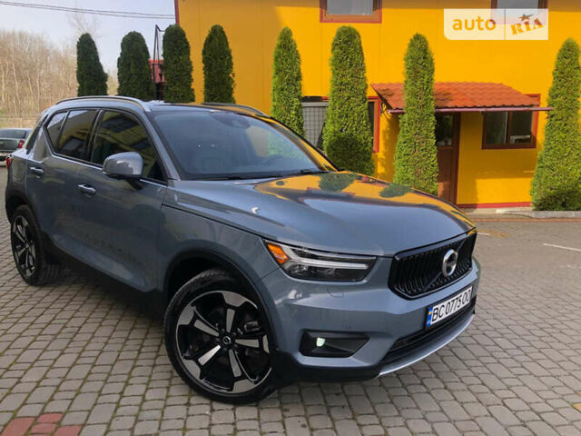 Серый Вольво XC40, объемом двигателя 2 л и пробегом 34 тыс. км за 32900 $, фото 1 на Automoto.ua