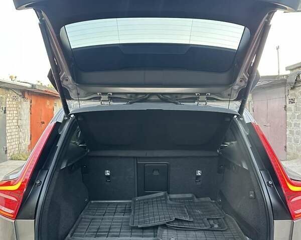 Серый Вольво XC40, объемом двигателя 1.97 л и пробегом 133 тыс. км за 28700 $, фото 7 на Automoto.ua