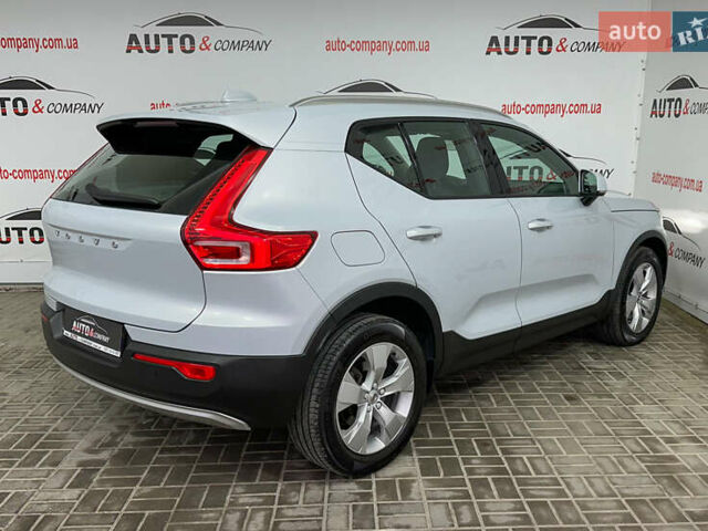 Серый Вольво XC40, объемом двигателя 1.97 л и пробегом 194 тыс. км за 24850 $, фото 2 на Automoto.ua