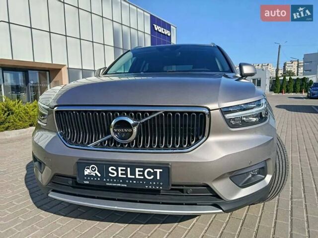 Серый Вольво XC40, объемом двигателя 1.97 л и пробегом 61 тыс. км за 35700 $, фото 3 на Automoto.ua