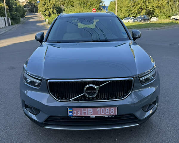 Сірий Вольво XC40, об'ємом двигуна 2 л та пробігом 65 тис. км за 20500 $, фото 1 на Automoto.ua