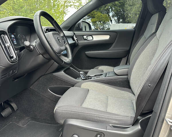 Серый Вольво XC40, объемом двигателя 1.97 л и пробегом 132 тыс. км за 30000 $, фото 33 на Automoto.ua