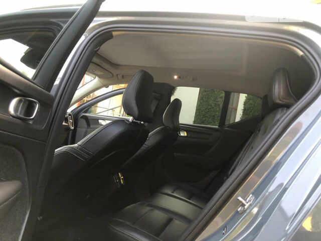 Серый Вольво XC40, объемом двигателя 2 л и пробегом 34 тыс. км за 29900 $, фото 81 на Automoto.ua