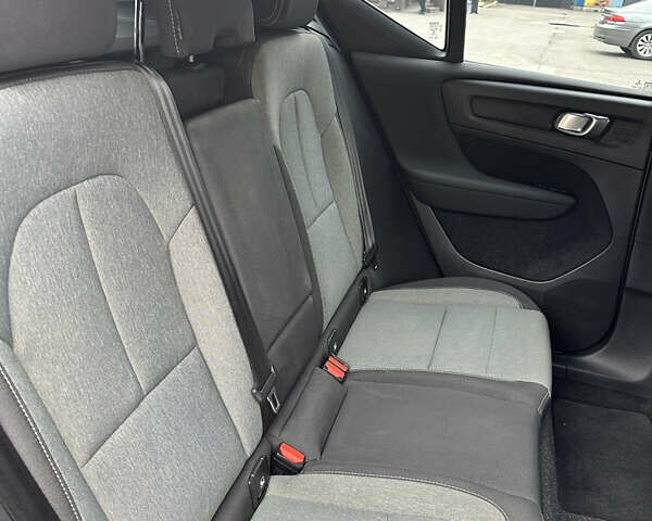 Серый Вольво XC40, объемом двигателя 1.97 л и пробегом 132 тыс. км за 30000 $, фото 24 на Automoto.ua