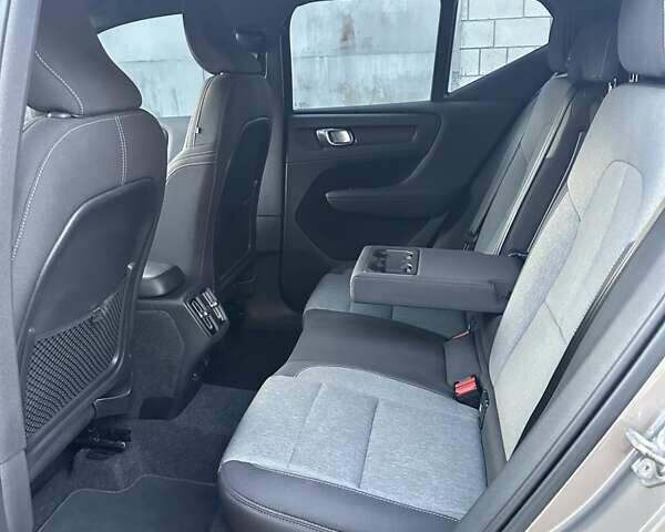 Серый Вольво XC40, объемом двигателя 1.97 л и пробегом 133 тыс. км за 28700 $, фото 12 на Automoto.ua