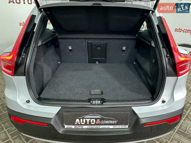 Серый Вольво XC40, объемом двигателя 1.97 л и пробегом 194 тыс. км за 24850 $, фото 4 на Automoto.ua
