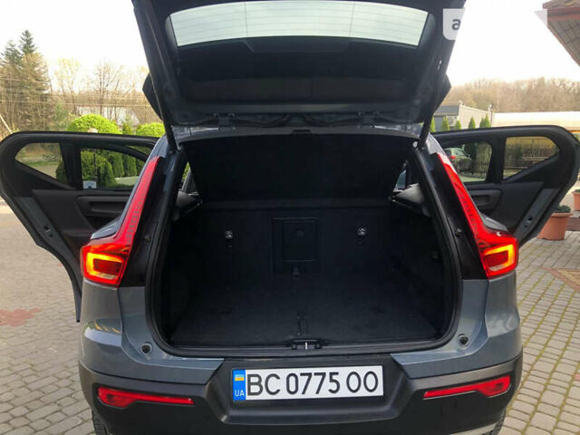 Серый Вольво XC40, объемом двигателя 2 л и пробегом 34 тыс. км за 29900 $, фото 82 на Automoto.ua