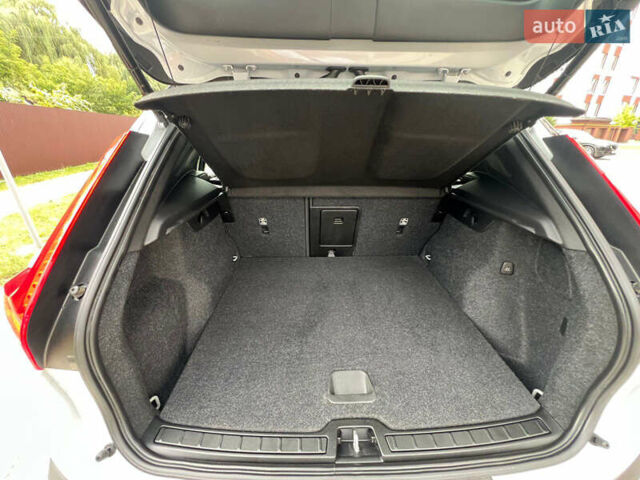 Серый Вольво XC40, объемом двигателя 0 л и пробегом 116 тыс. км за 27300 $, фото 56 на Automoto.ua