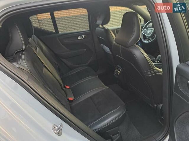 Сірий Вольво XC40, об'ємом двигуна 0 л та пробігом 42 тис. км за 27500 $, фото 4 на Automoto.ua
