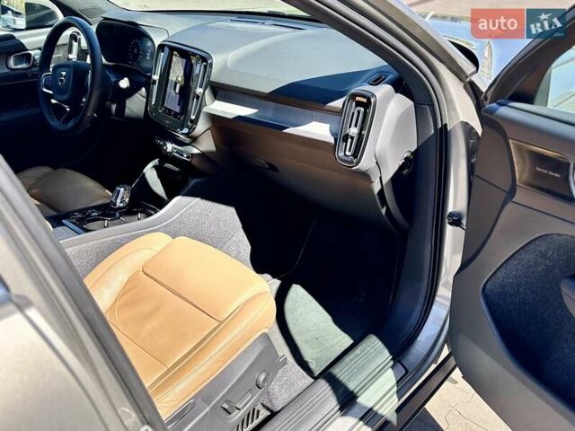 Серый Вольво XC40, объемом двигателя 1.97 л и пробегом 28 тыс. км за 36500 $, фото 15 на Automoto.ua