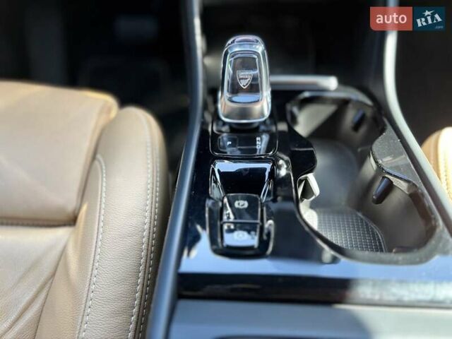 Серый Вольво XC40, объемом двигателя 1.97 л и пробегом 28 тыс. км за 36500 $, фото 23 на Automoto.ua